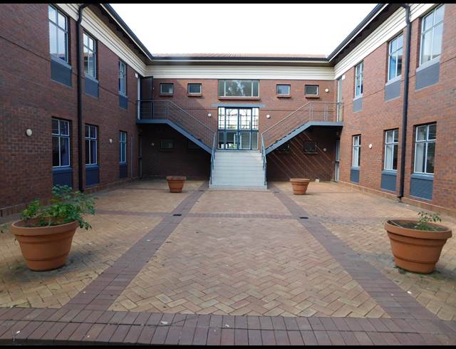 1,850M² OFFICE TO LET IN LYME PARK