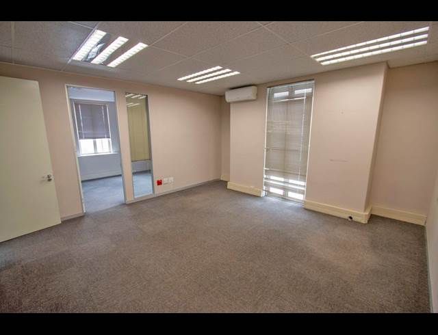 1,442M² OFFICE TO LET IN WAVERLEY