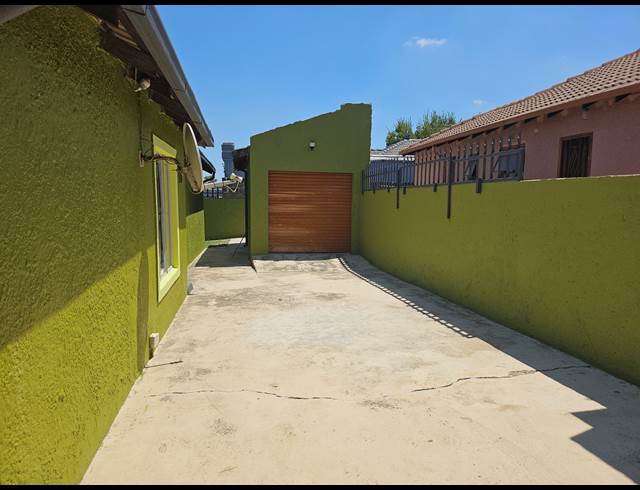 3 bed property to rent in BIRCH ACRES