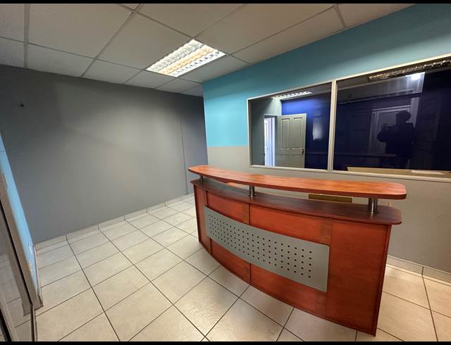 132M² OFFICE TO LET IN JANSENPARK