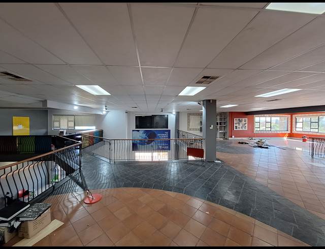 2,618M² RETAIL TO LET IN FERNDALE
