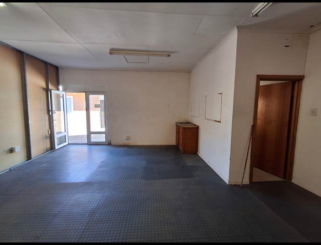 83.50M² OFFICE TO LET IN GONUBIE