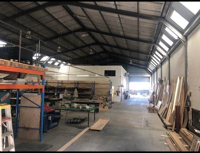 619M² WAREHOUSE RENTED IN STIKLAND INDUSTRIAL
