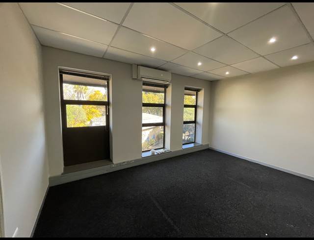 132M² OFFICE TO LET IN HURLINGHAM