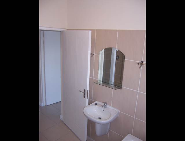 2 bed property to rent in LANSDOWNE