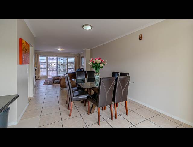 3 BEDROOM TOWNHOUSE TO LET IN BIG BAY