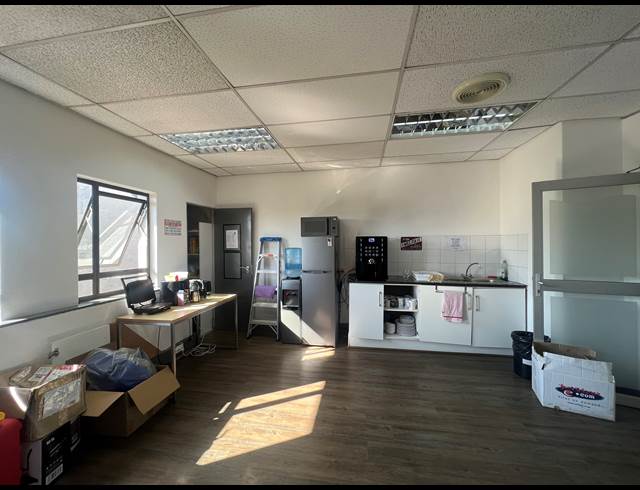194M² OFFICE TO LET IN HYDE PARK