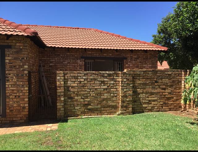 2 bed property to rent in OLIVEDALE