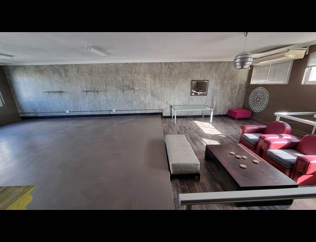 75M² BUSINESS TO LET IN WOODSTOCK