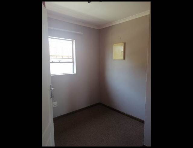 2 BEDROOM PROPERTY TO RENT IN POLLAK PARK