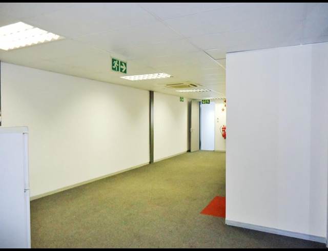 938M² WAREHOUSE TO LET IN MEADOWDALE