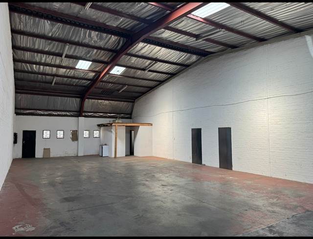 193M² WAREHOUSE TO LET IN CROWN
