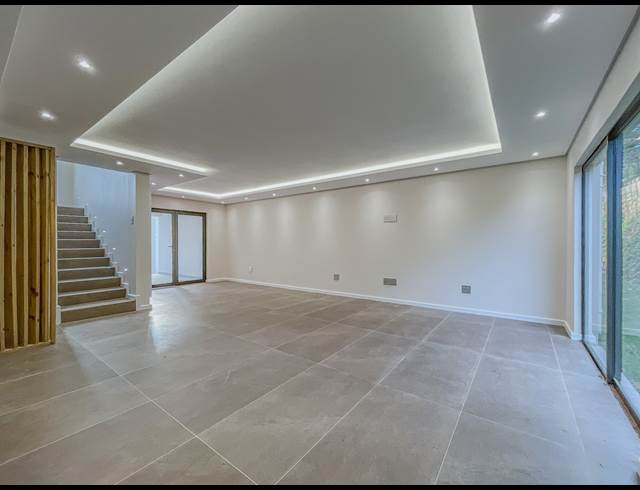 4 BEDROOM TOWNHOUSE TO LET IN SEAWARD ESTATES