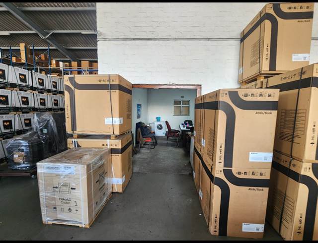 1,400M² WAREHOUSE TO LET IN PAARDEN EILAND