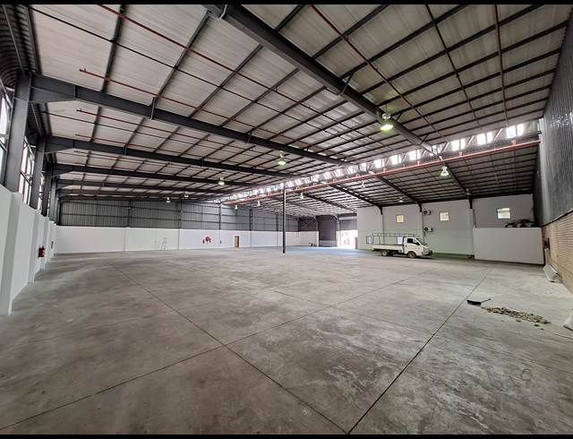 1,607M² WAREHOUSE TO LET IN NORTH RIDING
