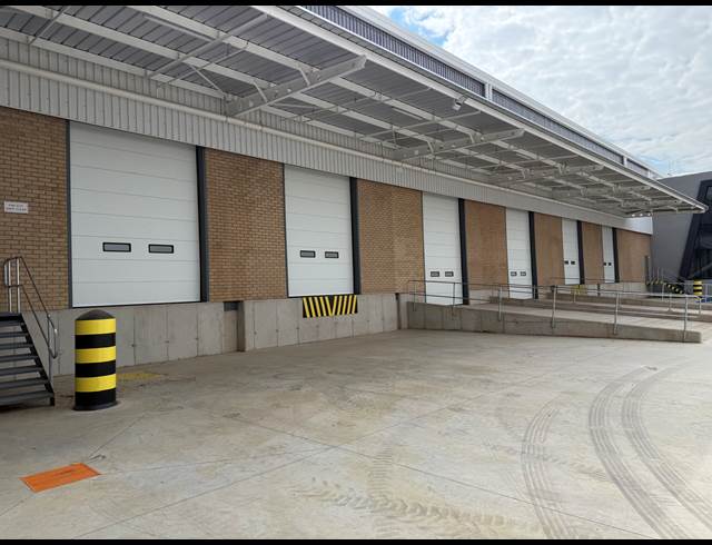 1,910M² WAREHOUSE TO LET IN AIRPORT PARK