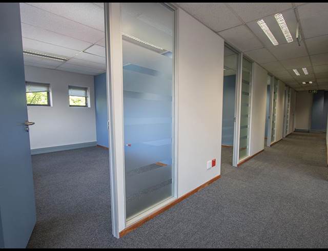 10,000M² OFFICE TO LET IN SANDOWN