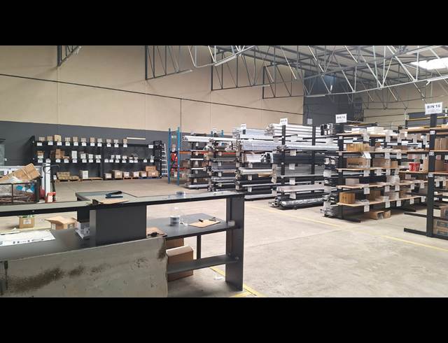 1,400M² WAREHOUSE TO LET IN RIVERSIDE PARK