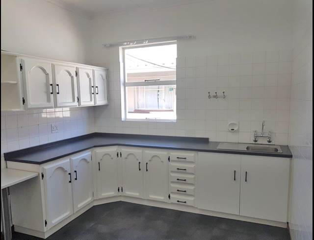 2 bed property to rent in WORCESTER CENTRAL