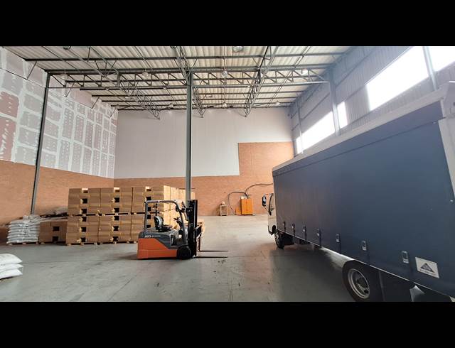 1,378M² FACTORY TO LET IN COSMO BUSINESS PARK