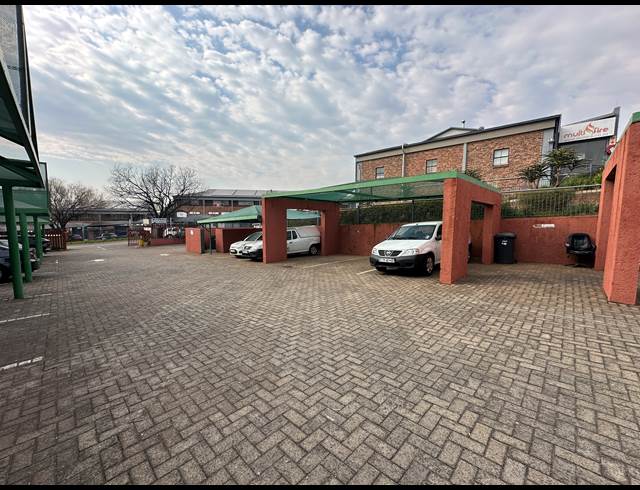 130M² OFFICE TO LET IN HIGHVELD BUSINESS PARK