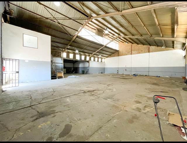 520M² WAREHOUSE TO LET IN NEW GERMANY