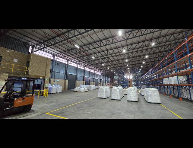 9,700M² WAREHOUSE TO LET IN NORTH RIDING