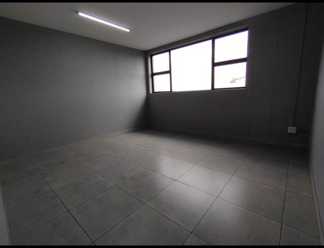2,700M² WAREHOUSE TO LET IN ALBERTON NORTH