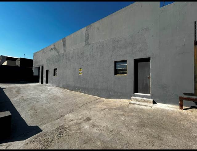 242M² WAREHOUSE TO LET IN WYNBERG