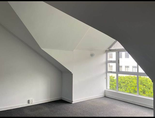 82M² OFFICE TO LET IN WESTLAKE