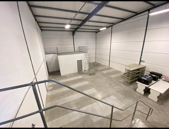 323M² WAREHOUSE TO LET IN BRACKENFELL INDUSTRIAL