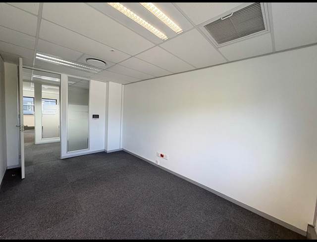 22M² SERVICED OFFICE TO LET IN VORNA VALLEY