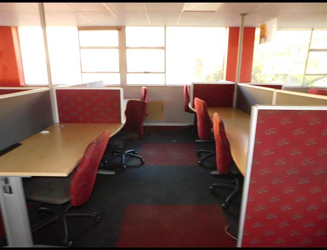 860M² OFFICE TO LET IN FERNDALE