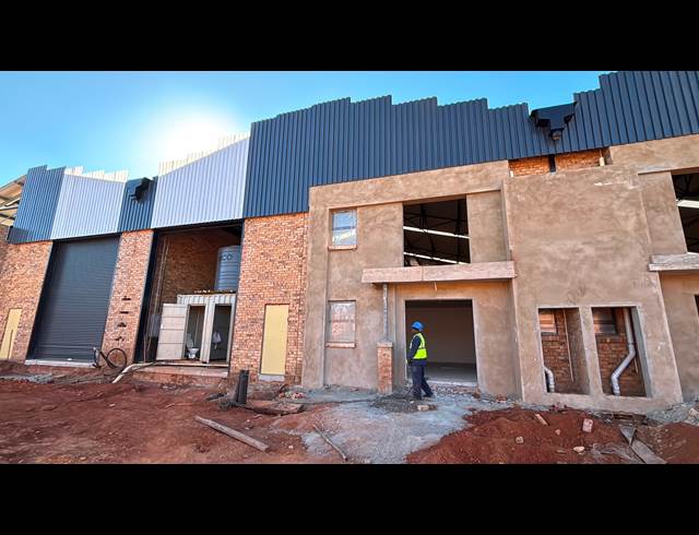 395M² WAREHOUSE TO LET IN BARTLETT