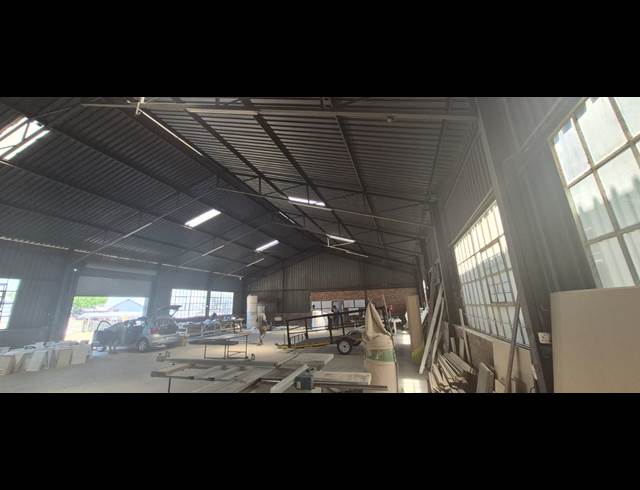 456M² WAREHOUSE TO LET IN ANDERBOLT