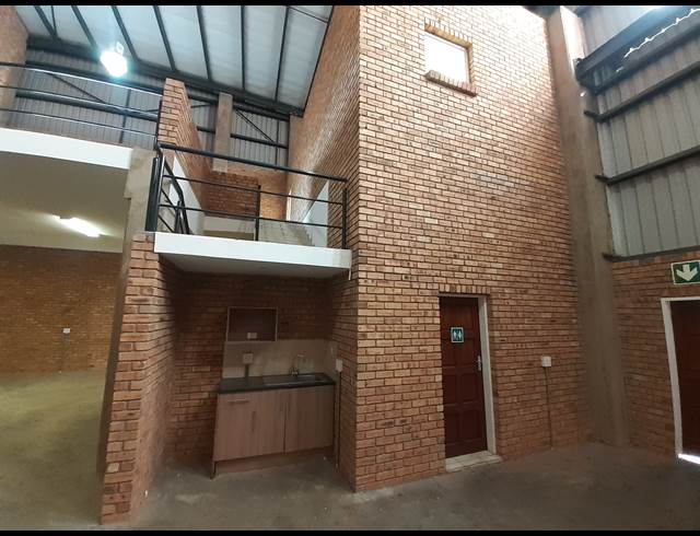417M² WAREHOUSE TO LET IN LANSERIA