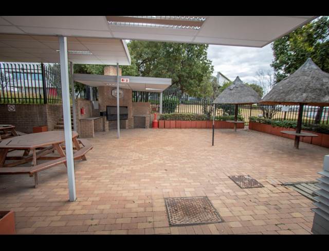 1,578M² OFFICE TO LET IN HALFWAY HOUSE
