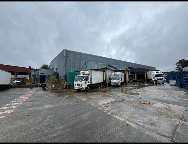 4,572M² WAREHOUSE TO LET IN ORMONDE