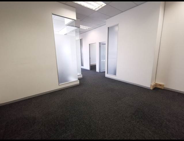 127M² OFFICE TO LET IN PARKHAVEN