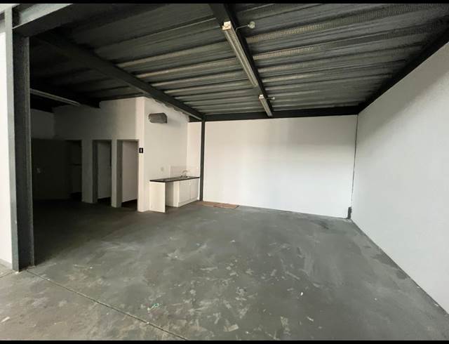 196M² WAREHOUSE TO LET IN MEADOWDALE