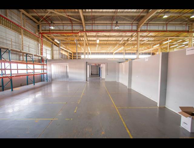 2,359M² WAREHOUSE TO LET IN HALFWAY HOUSE