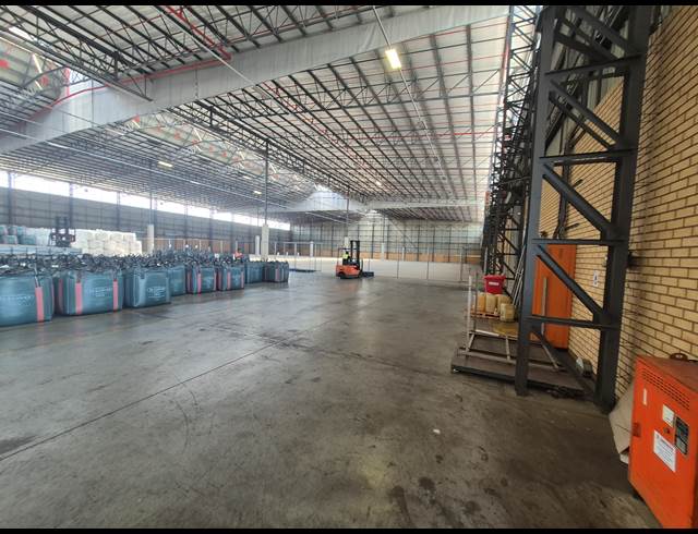 13,926M² WAREHOUSE TO LET IN GOSFORTH PARK