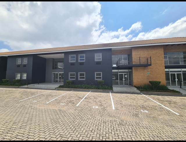 3,356M² OFFICE TO LET IN VORNA VALLEY