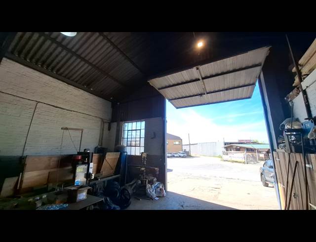 428M² WAREHOUSE TO LET IN STIKLAND INDUSTRIAL