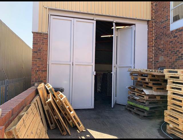 330M² WAREHOUSE TO LET IN LASER PARK