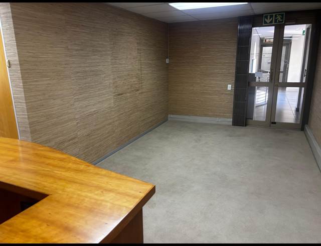 270M² OFFICE TO LET IN DUNKELD WEST