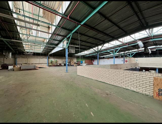 3,563M² WAREHOUSE TO LET IN INDUSTRIA WEST