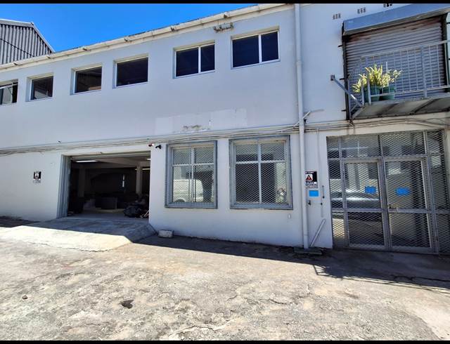 217M² WAREHOUSE RENTED IN ARCADIA