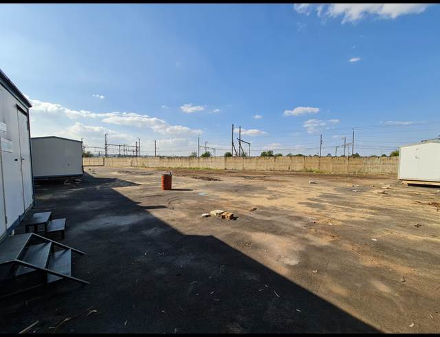 1,700M² INDUSTRIAL YARD RENTED IN ROODEKOP