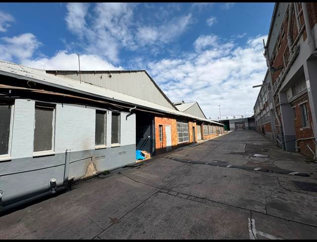 11,000M² WAREHOUSE TO LET IN GERMISTON CENTRAL